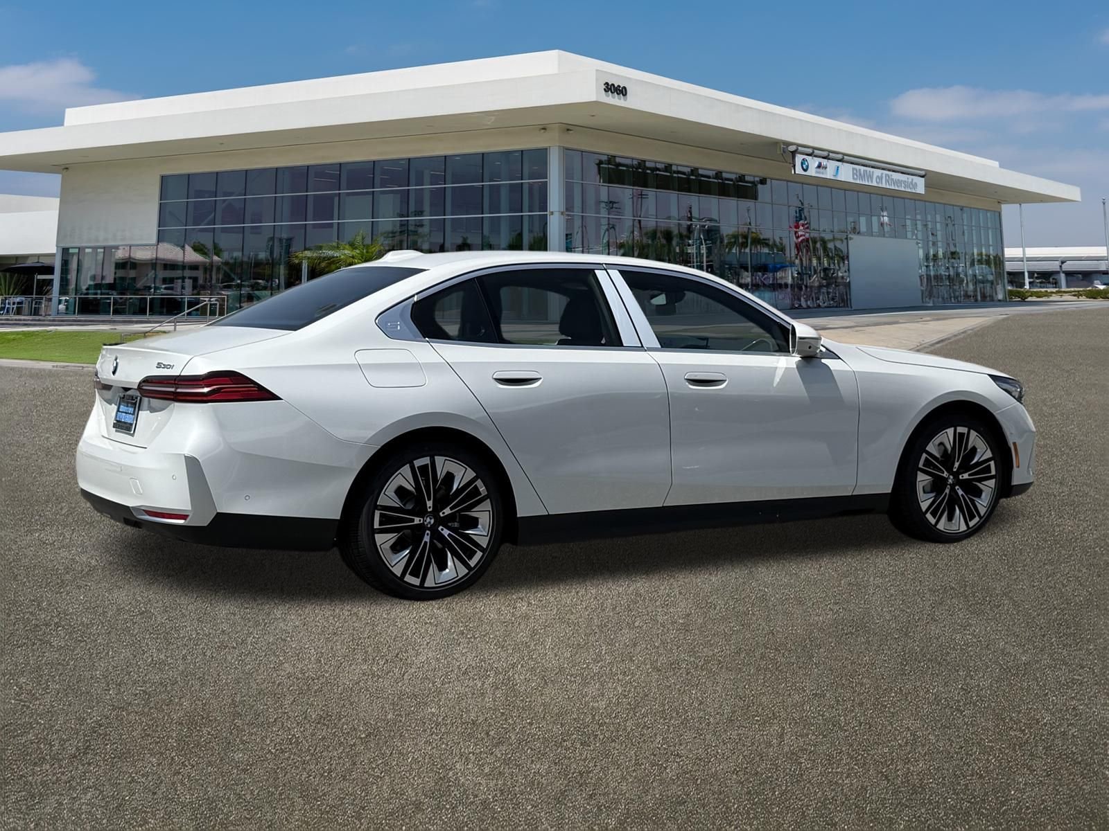 New 2027 Mineral White Metallic BMW 530i xDrive image 11