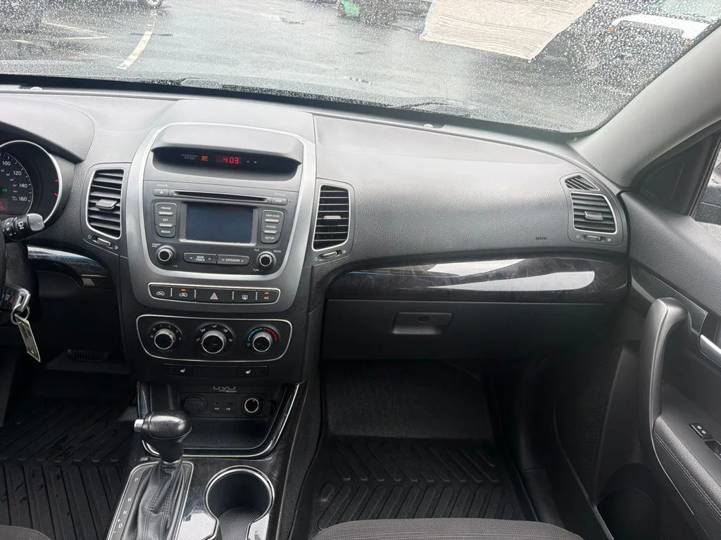 Used 2015 Black Kia LX image 23