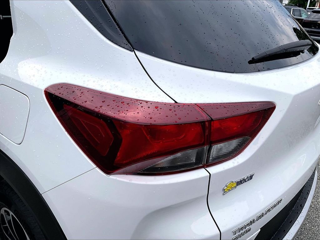 Used 2024 White Chevrolet LT image 32