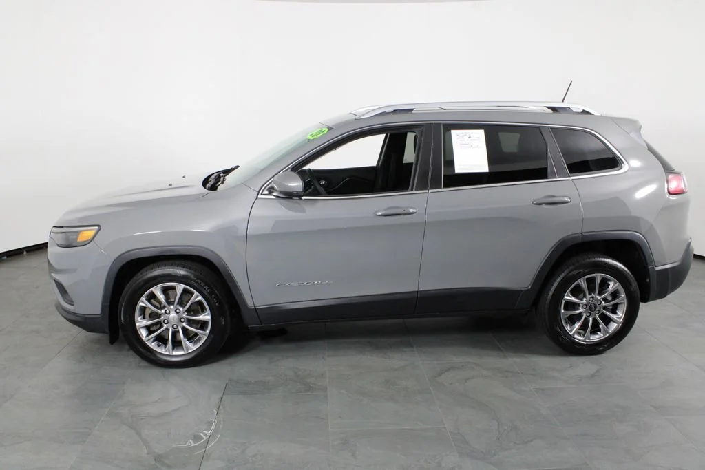 Used 2020 Gray Jeep Latitude Plus image 12