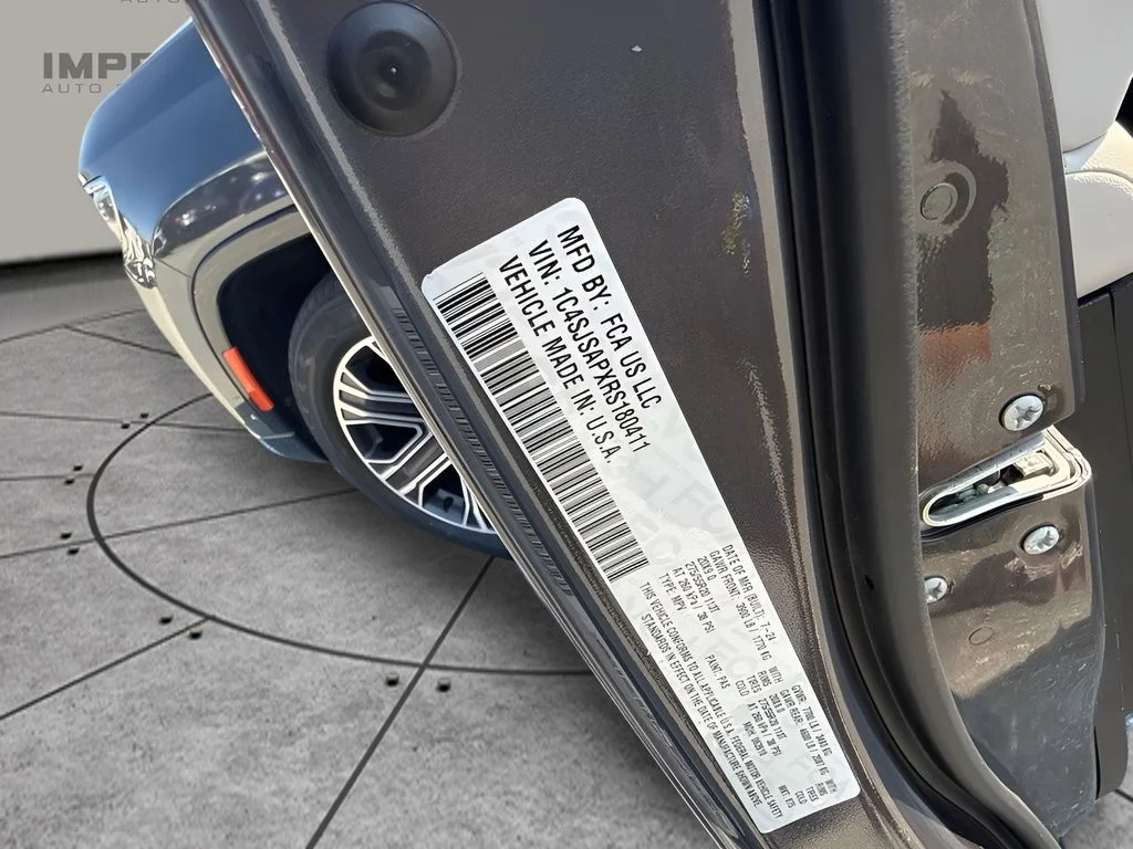 Used 2024 Gray Jeep Base image 32