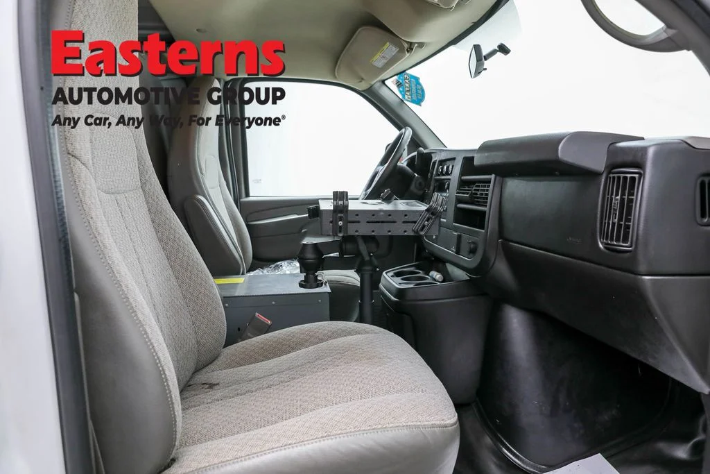 Used 2015 White GMC Work Van image 22