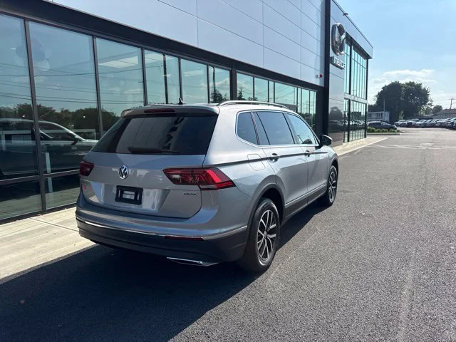 Used 2021 Silver Volkswagen 2.0T SE image 3