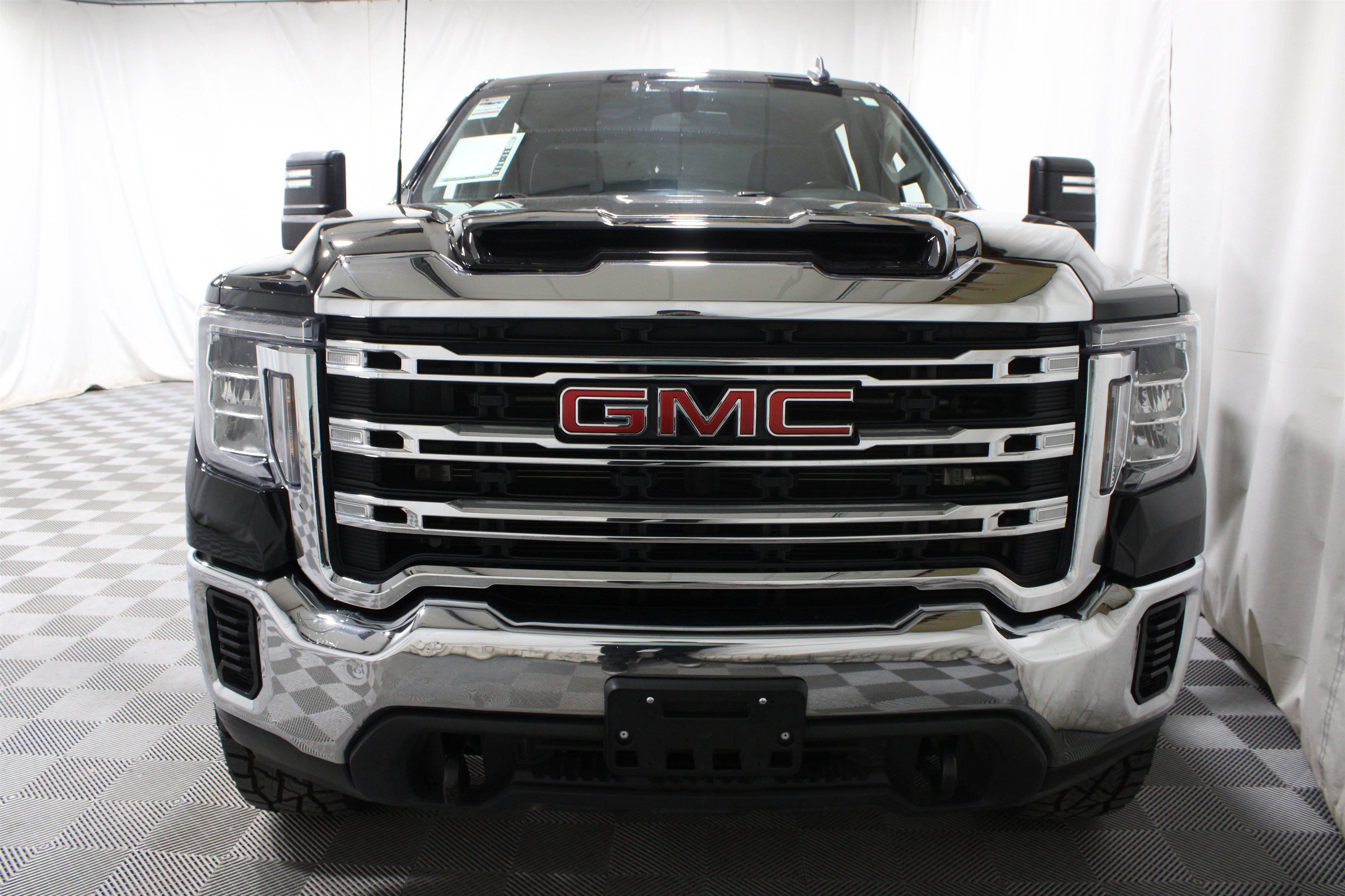 Used 2022 Black GMC SLE Crew Cab 4x4 - Lifted image 25