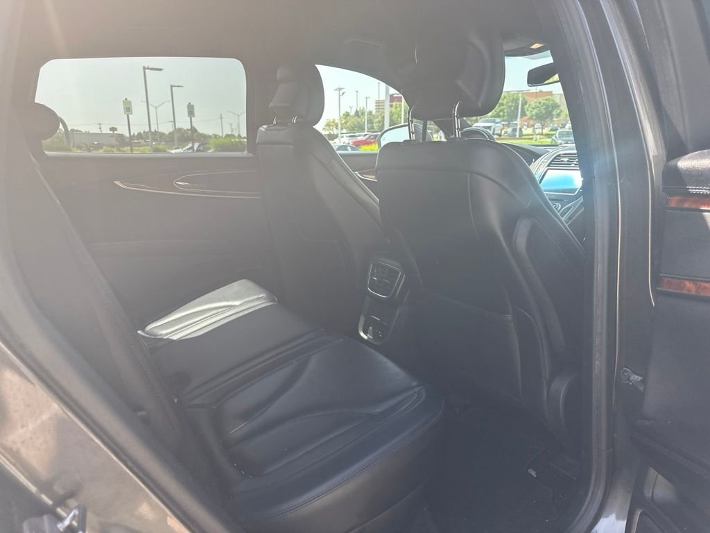 Used 2018 Gray Lincoln Select image 5