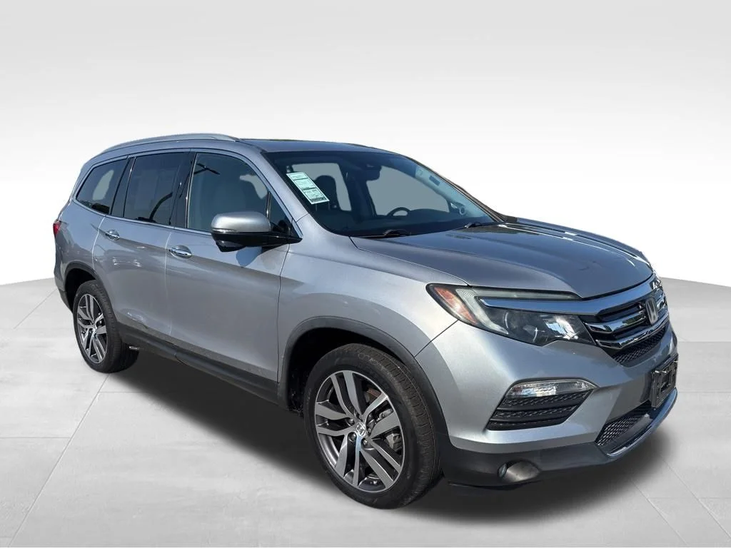 Used 2017  Honda Touring image 7