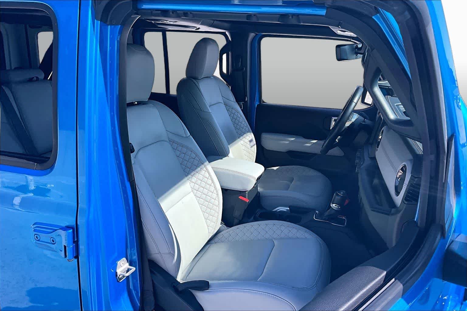 Used 2023 Hydro Blue Pearlcoat Jeep Sahara High Altitude image 9