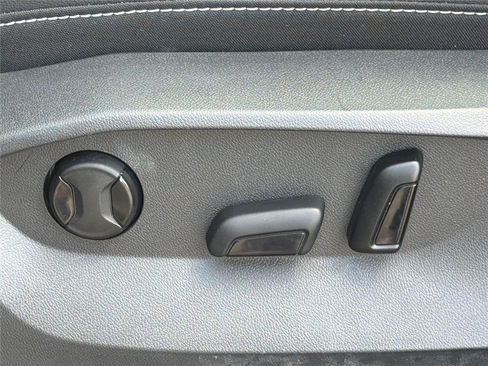 Used 2023 Pure Gray Volkswagen SE image 25