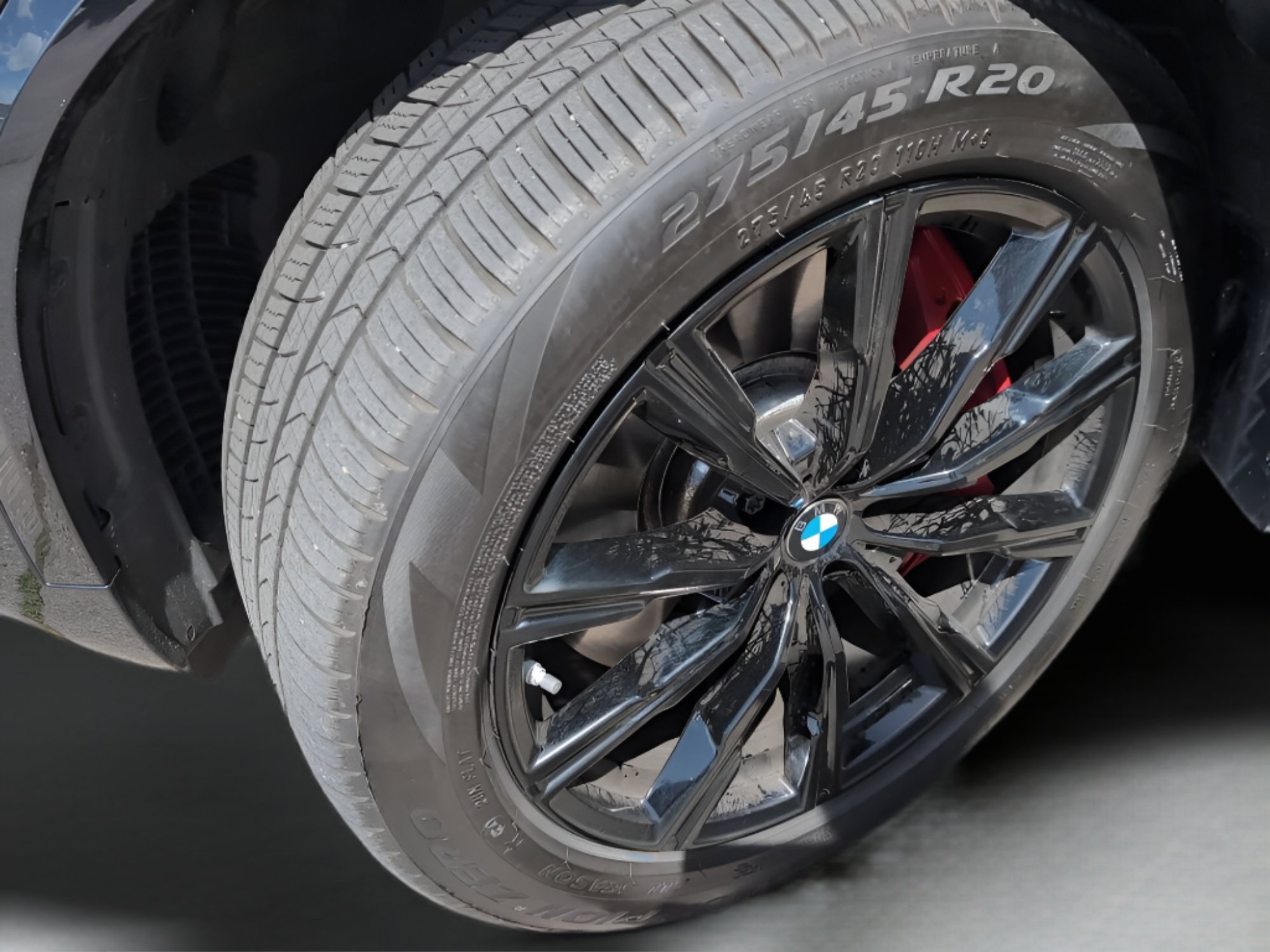 Used 2025 Black Sapphire Metallic BMW M60i image 21