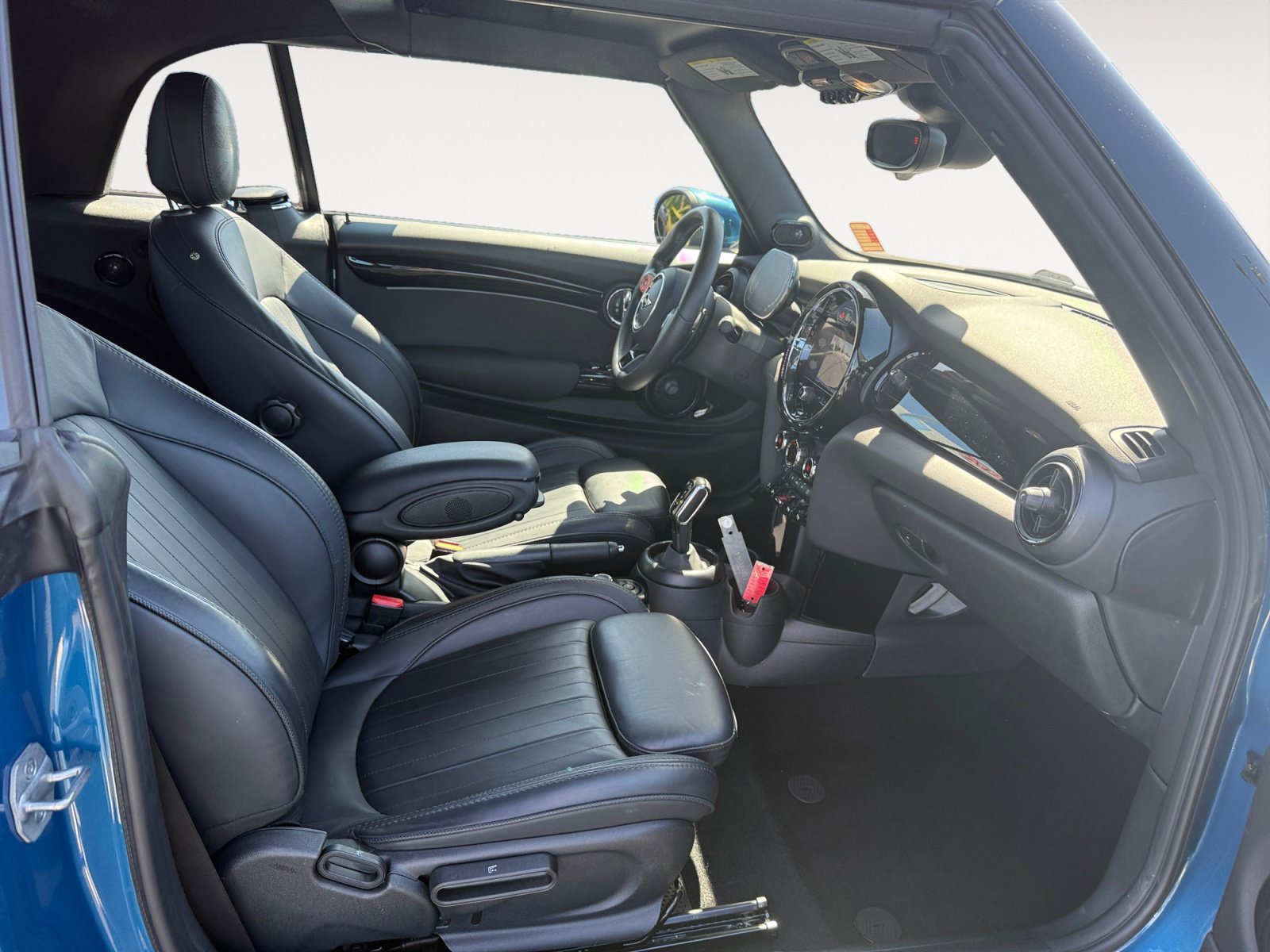 Used 2023 Island Blue Metallic MINI Base image 19