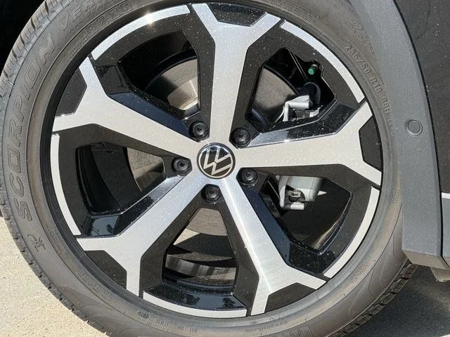 New 2026 Black Volkswagen 2.0T SE image 6
