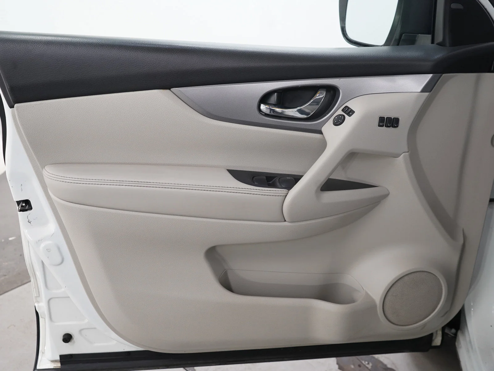 Used 2020 Pearl White Tricoat Nissan SV image 19