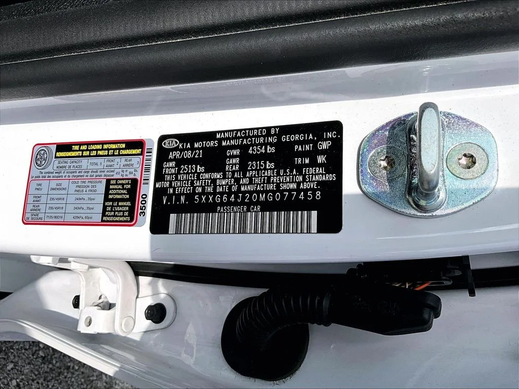 Used 2021 White Kia GT-Line image 36