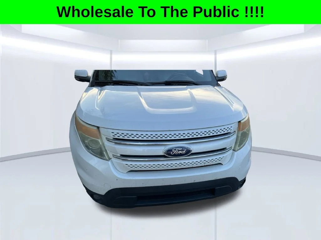Used 2011 White Ford Limited image 3