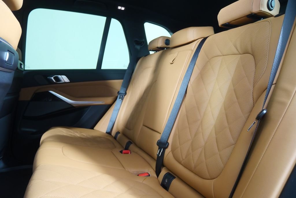 New 2026 Dravit Grey Metallic BMW xDrive50e image 15