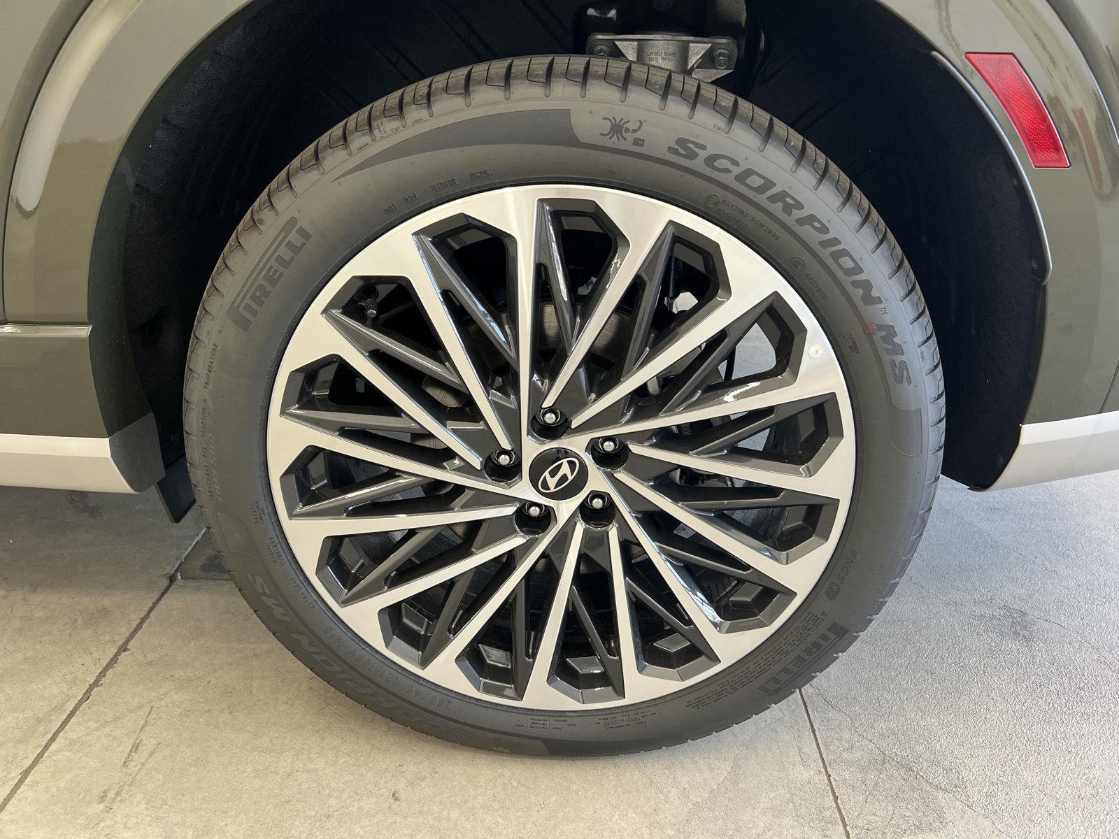 Used 2026 Titan Green Hyundai Calligraphy image 10