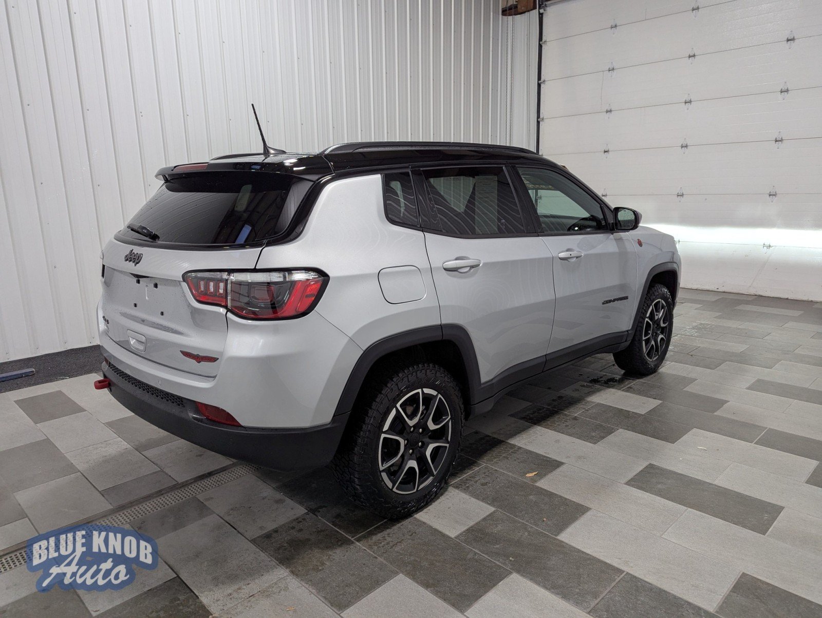 2024 Jeep Compass Trailhawk photo 3