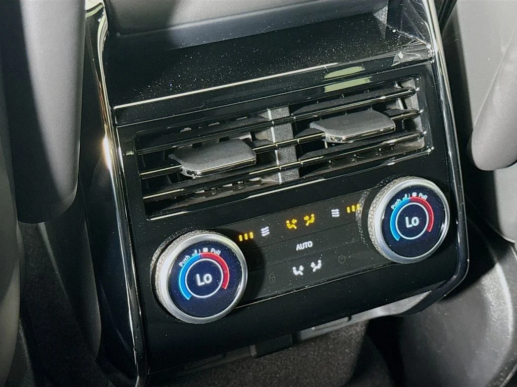New 2026 Santorini Black Land Rover Dynamic SE image 27