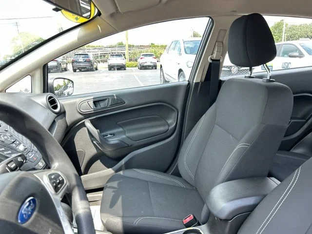 Used 2018 Gray Ford SE image 27