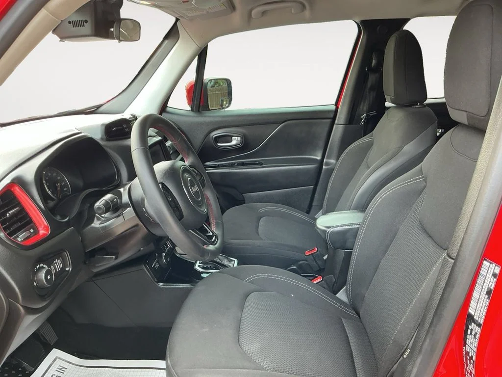 Used 2022 Red Jeep Latitude image 11