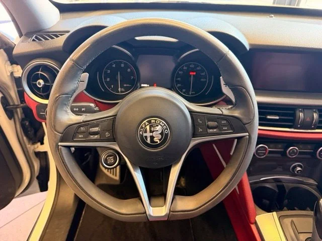 Used 2018 Alfa White Alfa Romeo Base image 16