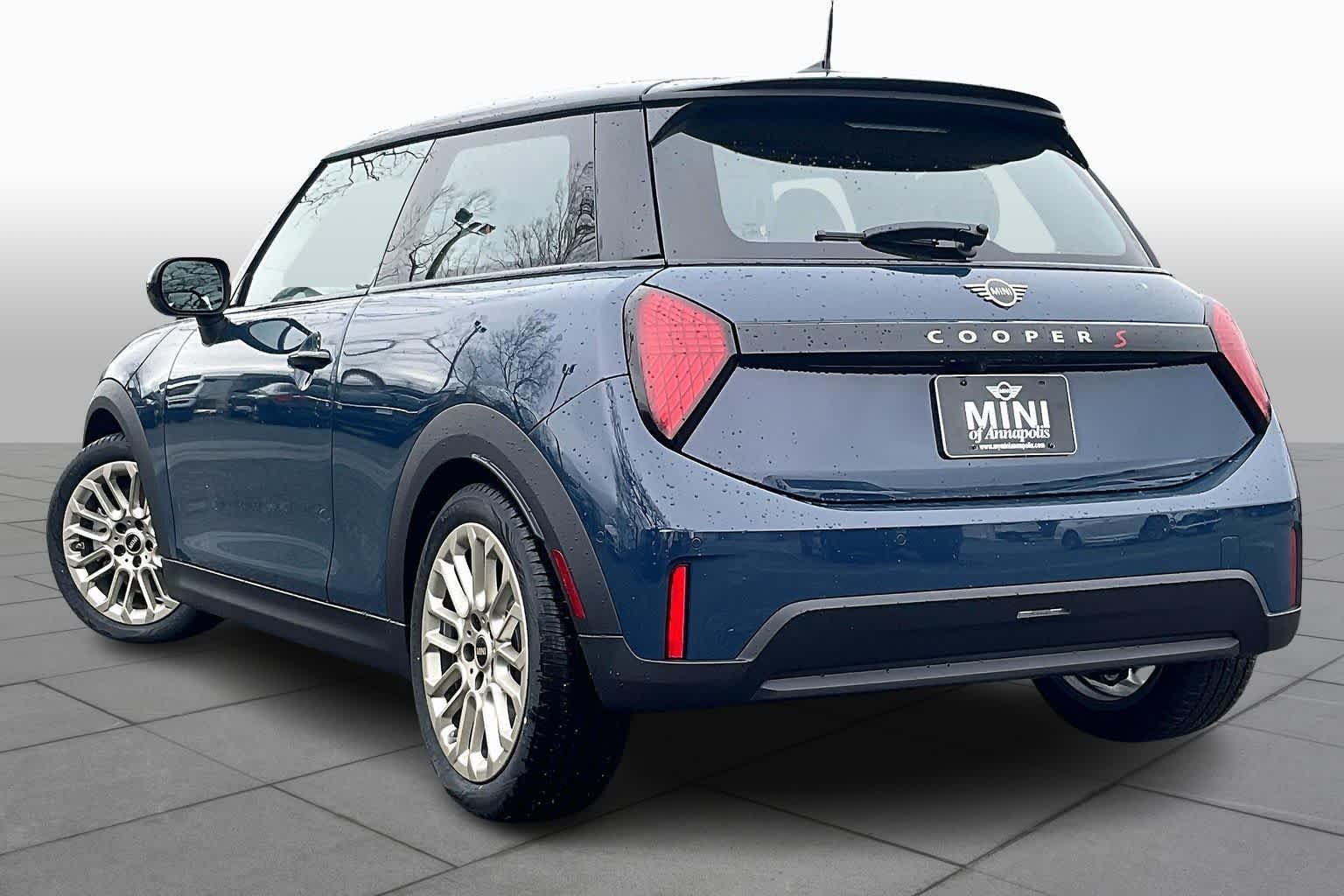 New 2026 Indigo Sunset Blue Metallic MINI Signature Plus image 12