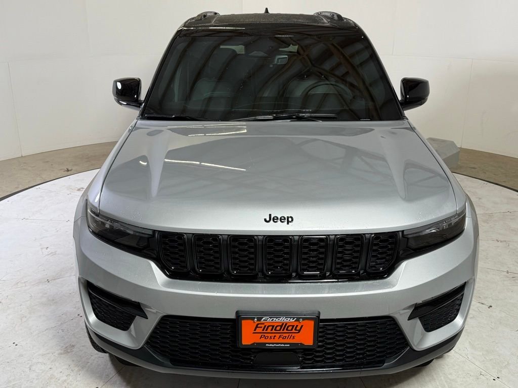 New 2025 Silver Zynith Exterior Paint Jeep Limited image 2