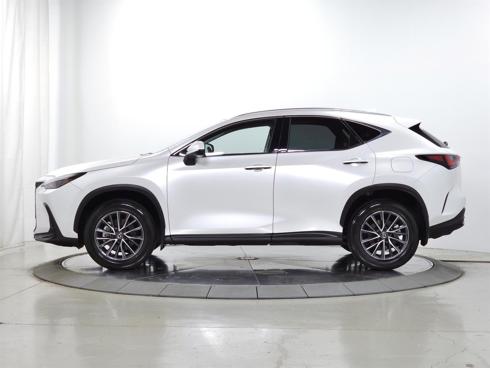 Certified Used 2024 Eminent White Pearl 085 Lexus  image 5