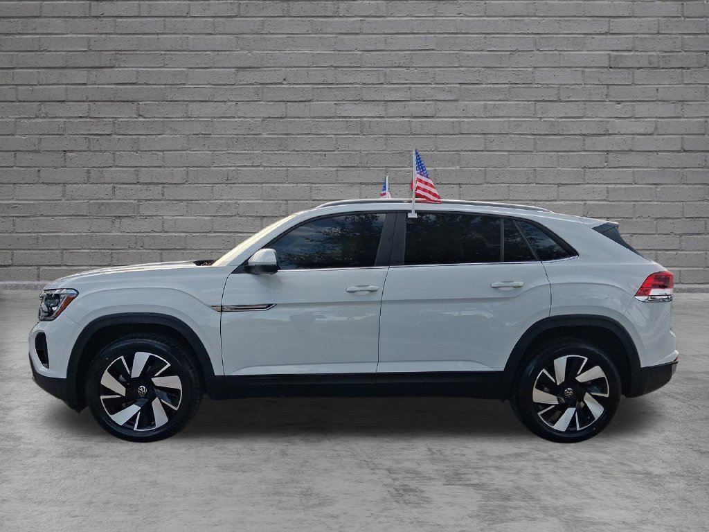 Used 2024 White Volkswagen 2.0T SE w/Technology image 4