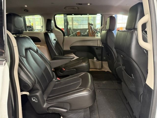 Used 2024 White Chrysler Touring L image 11