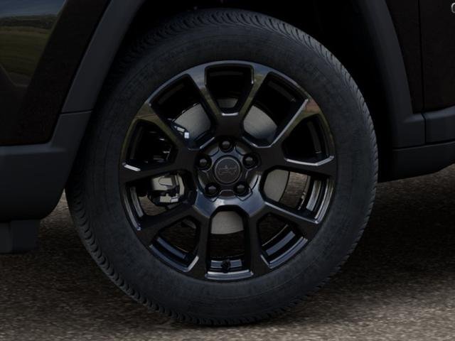 New 2026 Diamond Black Crystal Pearl-Coat Exterior Paint Jeep Latitude image 4