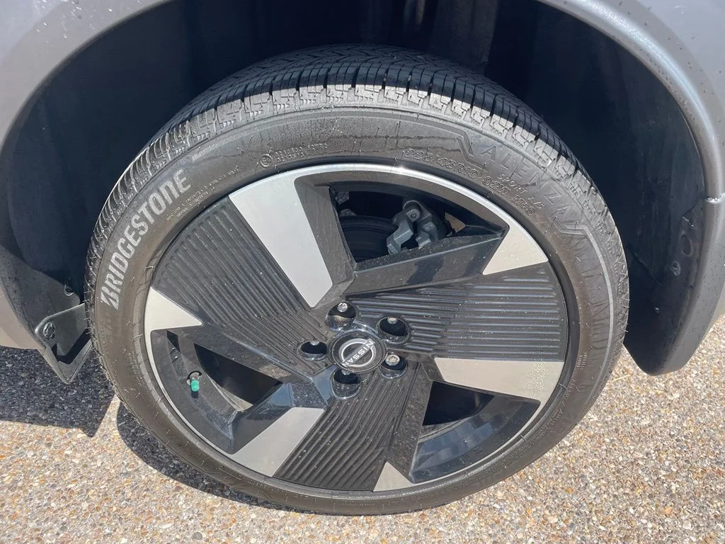 Certified Used 2025 Gray Nissan SR image 17