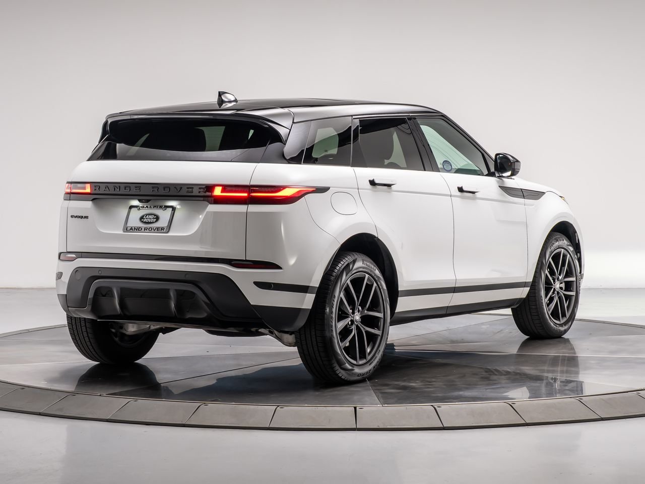 Certified Used 2025 Fuji White Land Rover Core S image 5
