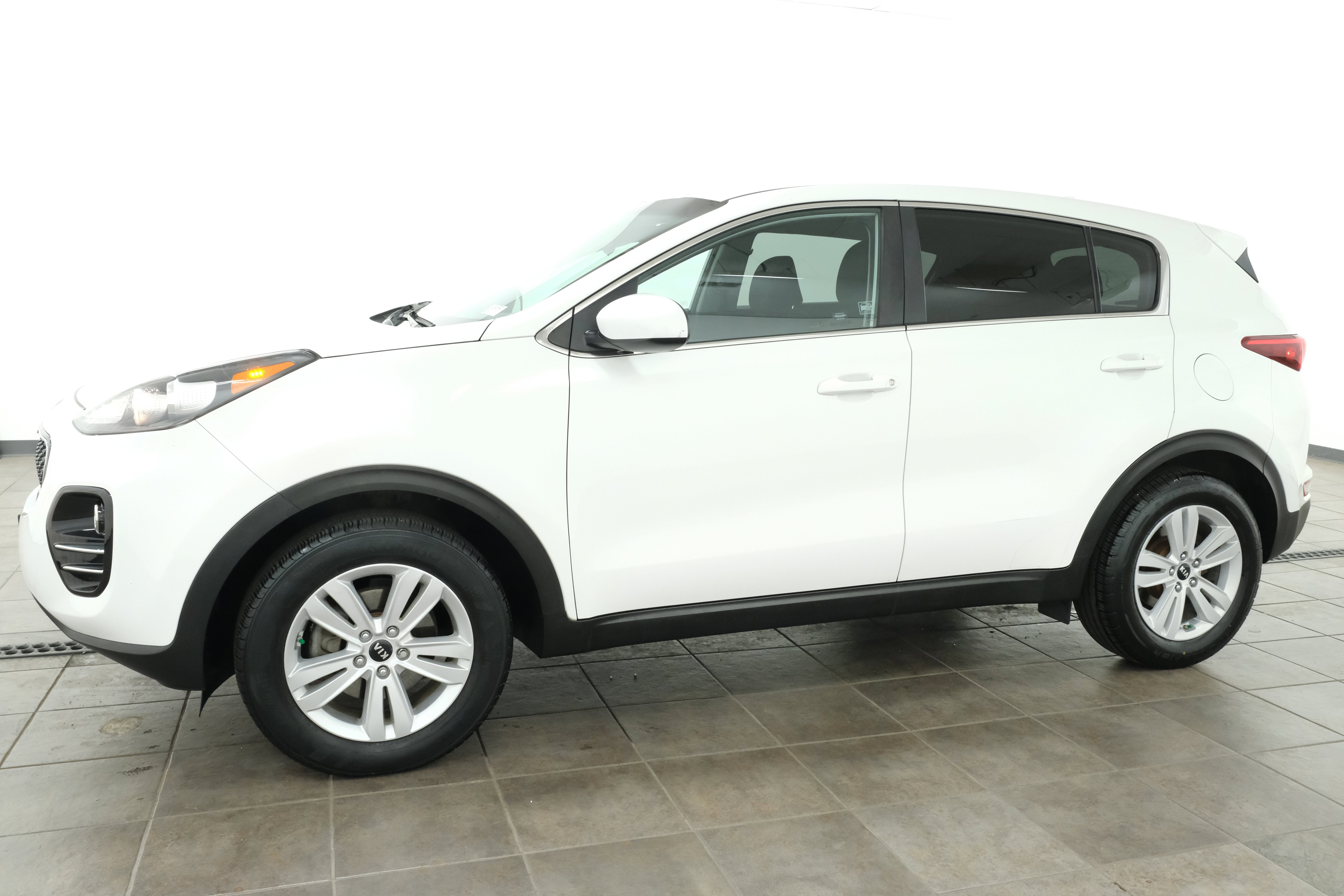 Used 2018 Clear White Kia LX image 3