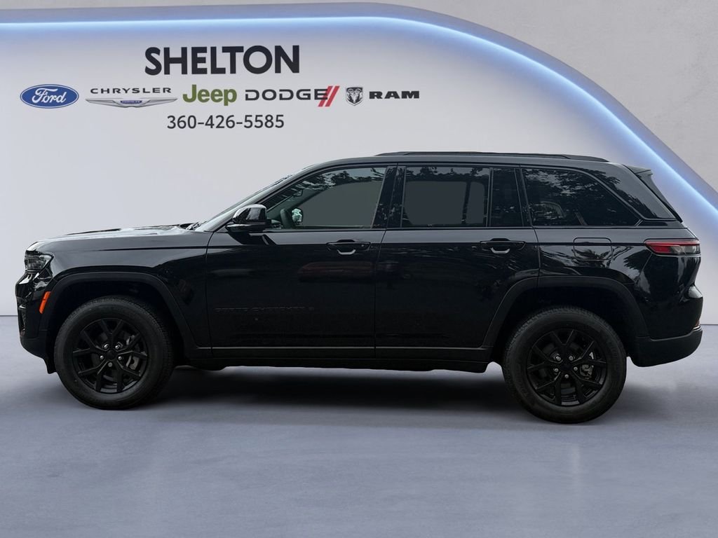 Used 2024 Diamond Black Jeep Altitude X image 3