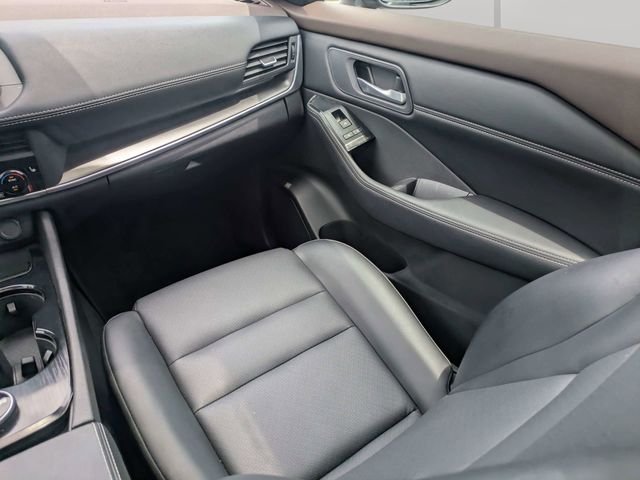 Used 2023 Gray Nissan SV image 18
