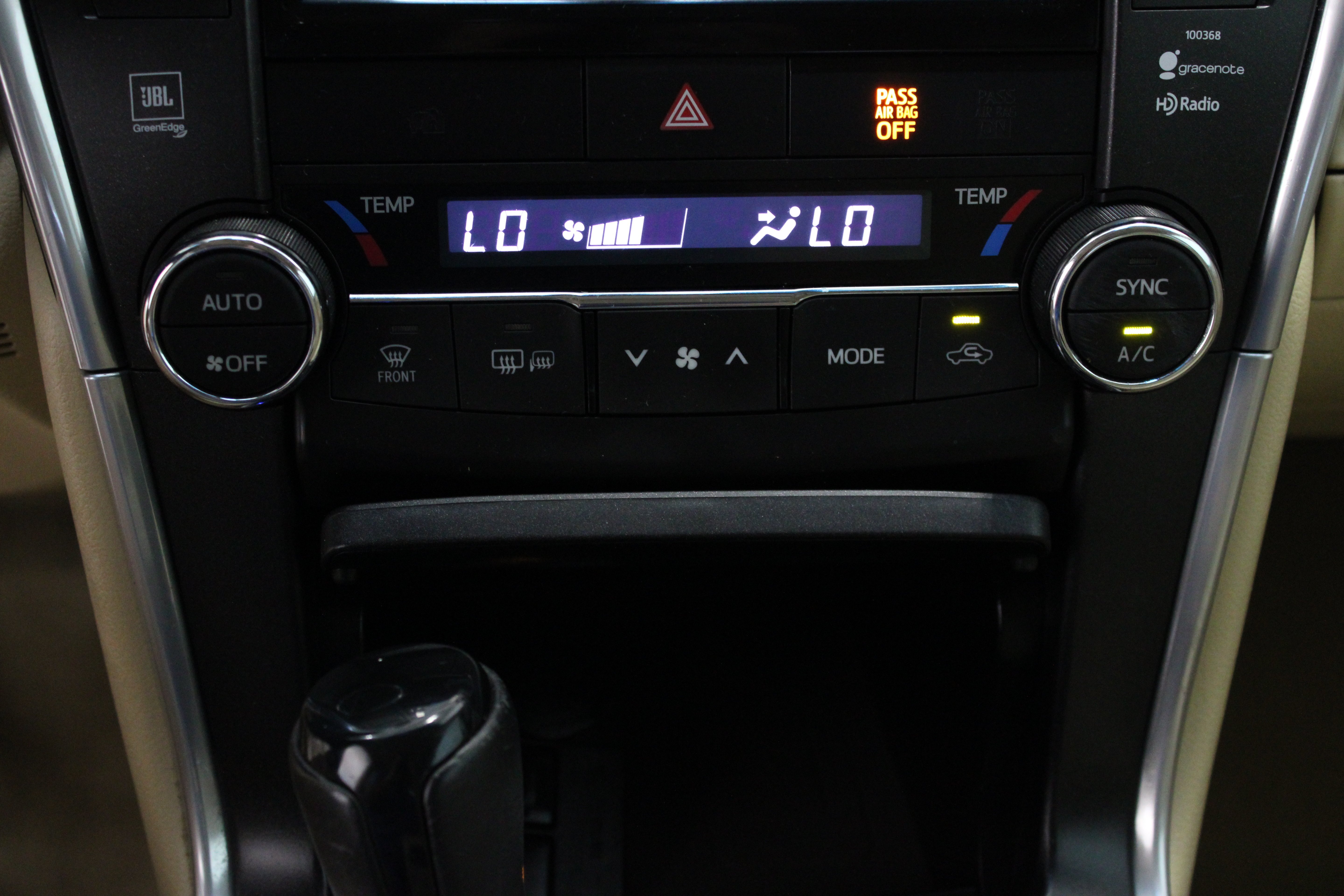 Used 2015 Blizzard Pearl Toyota XLE 3.5L image 20