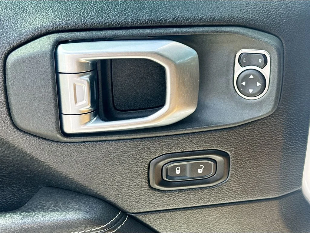 Used 2023 White Jeep Sahara image 19