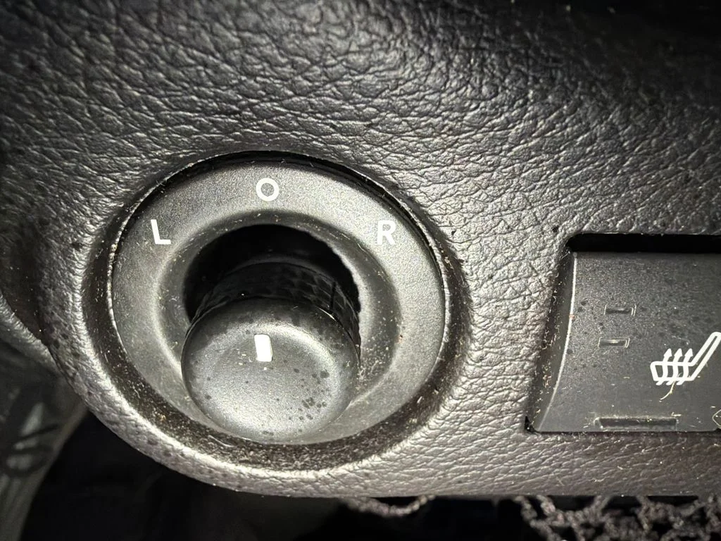Used 2018 Bright White Clearcoat Jeep Freedom Edition image 28
