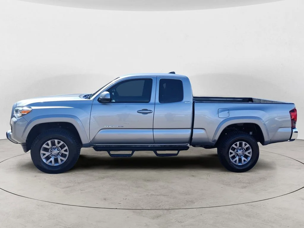 Used 2018 Silver Toyota SR5 image 2