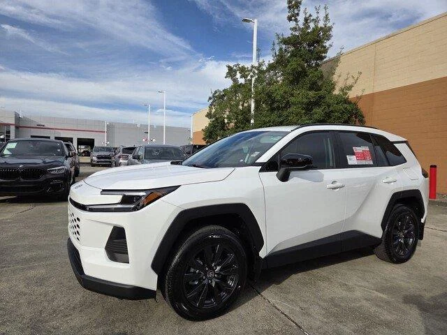 Used 2026 Ice Cap Toyota XLE Premium image 9