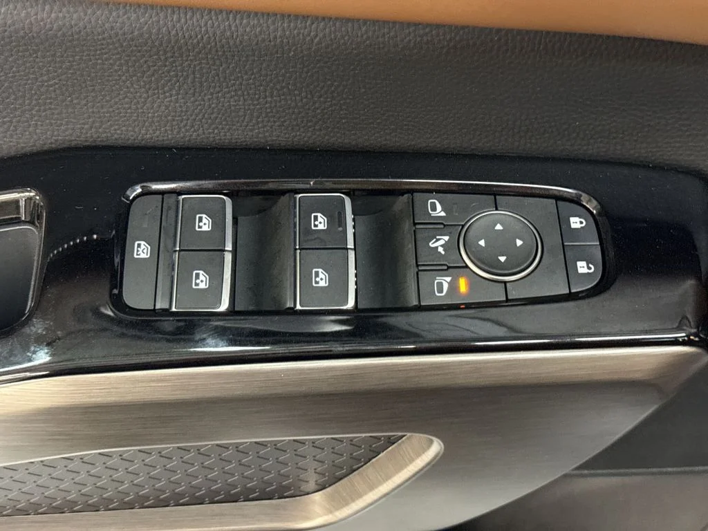 Used 2025 Gun Metallic Nissan Platinum image 15