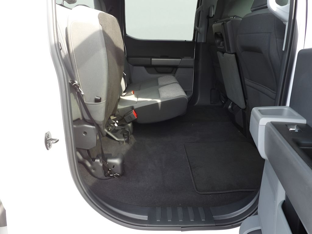 Used 2023 Oxford White Ford XLT image 35