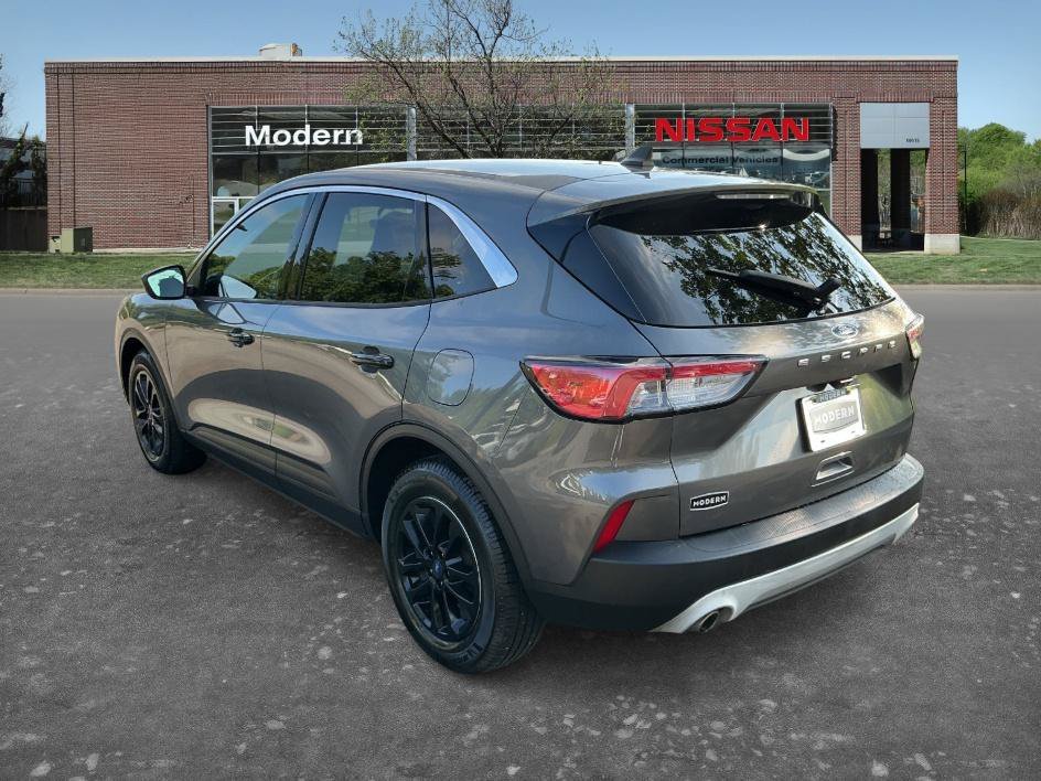 Used 2021 Gray Metallic Ford SE image 2