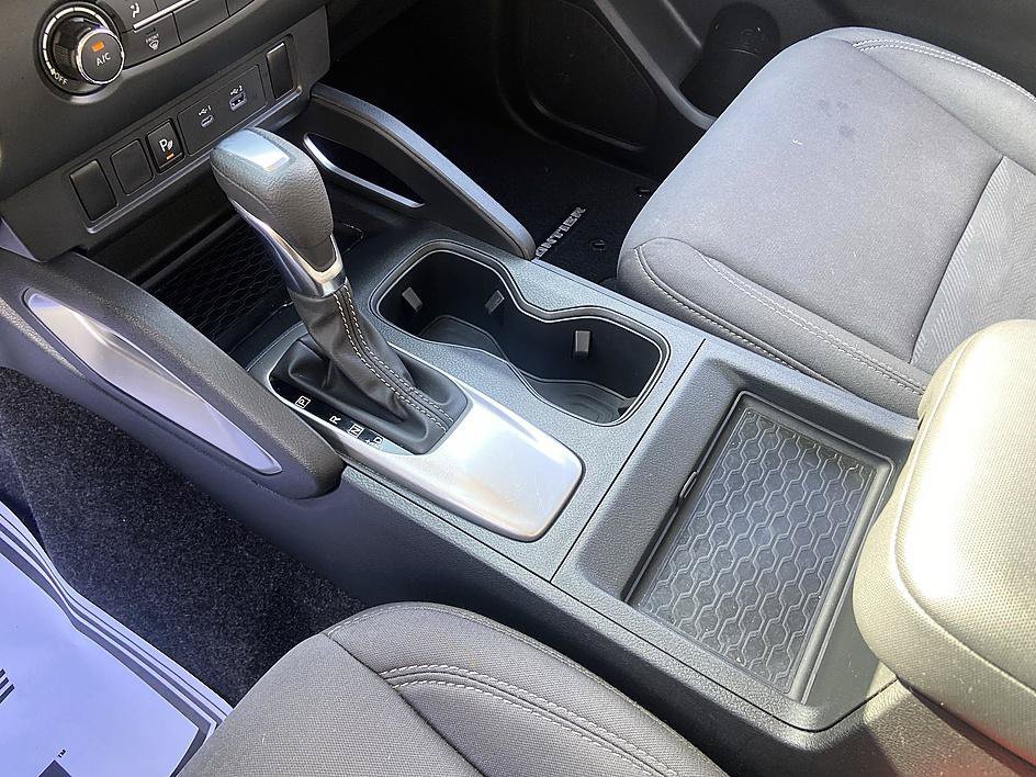 Used 2023 Glacier White Nissan SV image 19