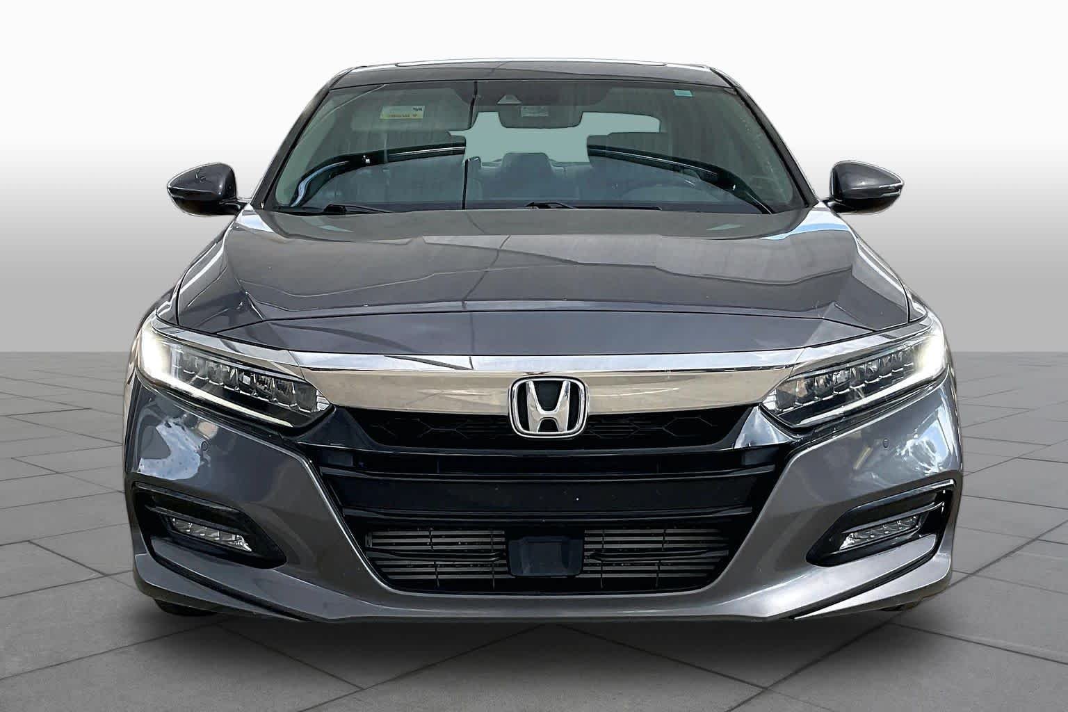Used 2018 Modern Steel Metallic Honda Touring 1.5T image 4