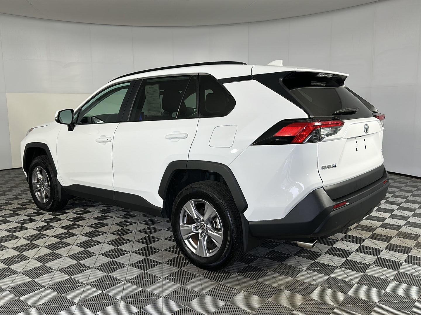 Used 2025 Ice Cap Toyota XLE image 21