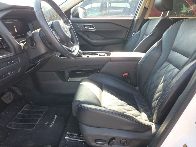 Used 2024 White Nissan Platinum image 2