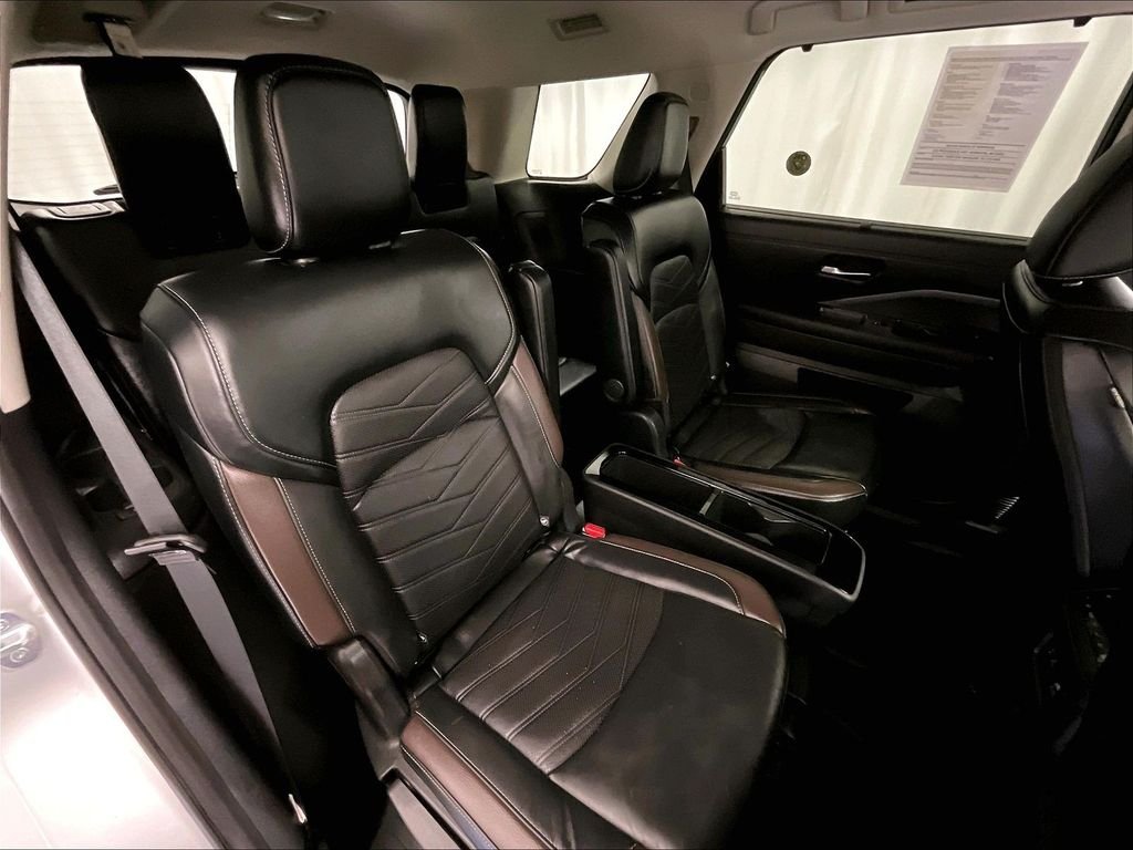 Used 2023 Silver Nissan Platinum image 16