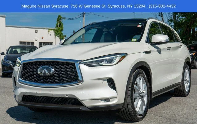 Used 2019 White INFINITI ESSENTIAL image 2